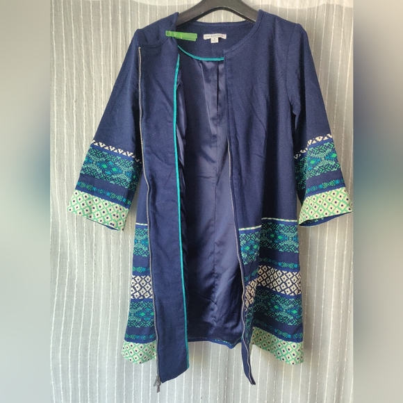 Unique coat style dress - Picture 8 of 9